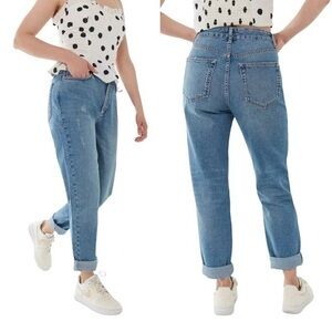 Urban Outfitters BDG High-Waisted Mom Jeans Size 28 Light Wash